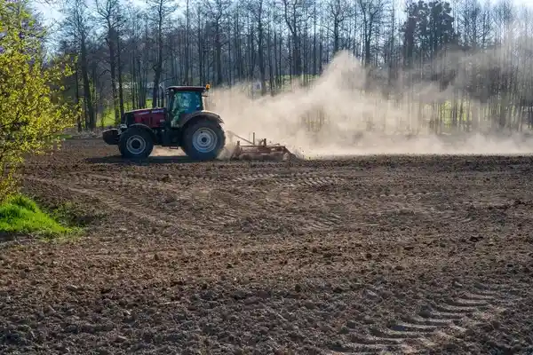 tractor labrando